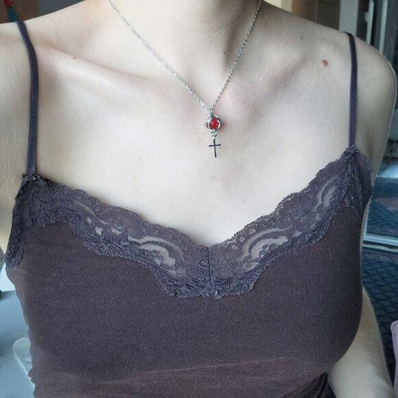 Gothic vampire red quartz and silver cross necklace with a small silver chain - Picture 3 of 7